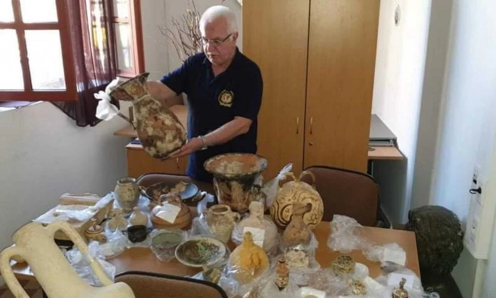 Ρόδος: Επιχειρηματίας έκρυβε θησαυρό αρχαιοτήτων στο σπίτι του